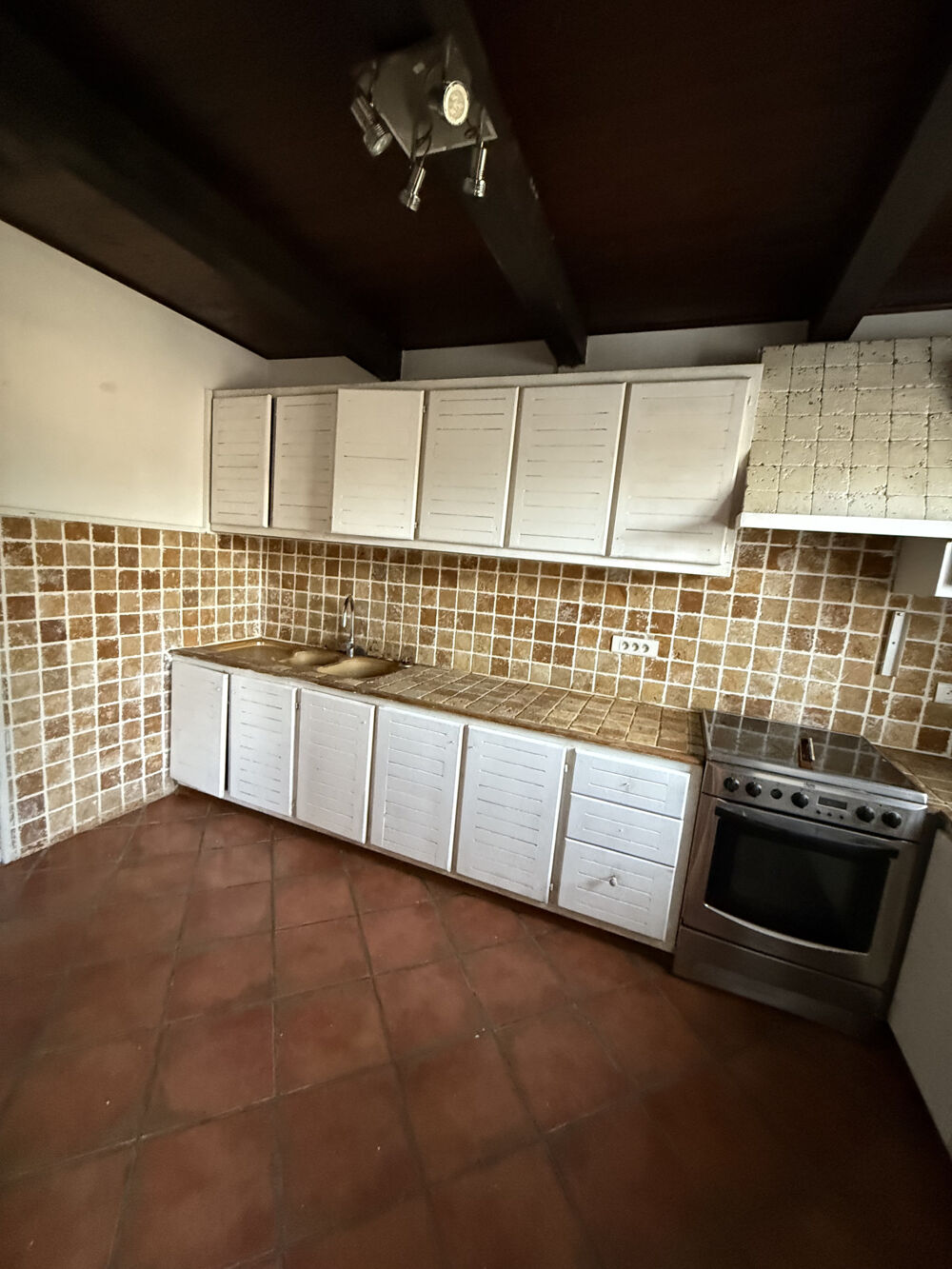 MAISON T3 à rafraichir avec cour et jardinet