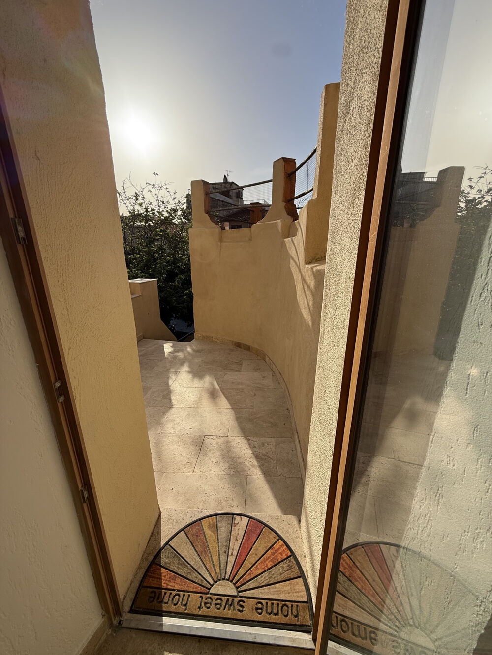 Maison de village T3 restaurée avec 2 terrasses.