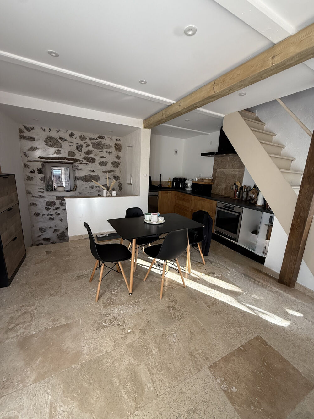 Maison de village T3 restaurée avec 2 terrasses.