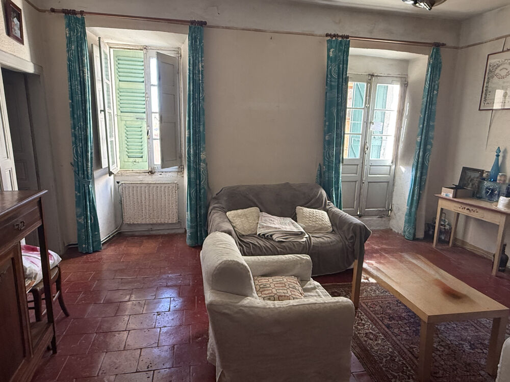 Grand T2 de 60 m2 avec terrasse jardinet et cave à restaurer