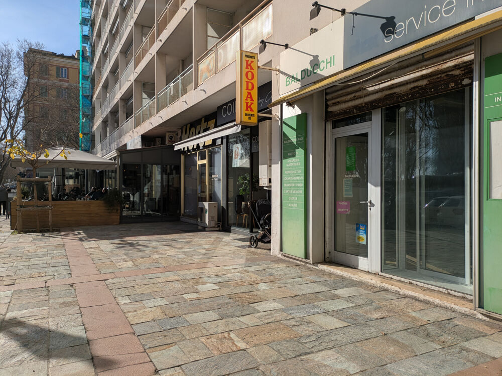   LOCAL COMMERCIAL - Plein centre de Bastia 