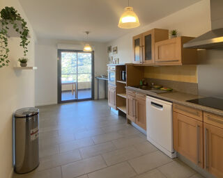  Appartement à louer 3 pièces 97 m²