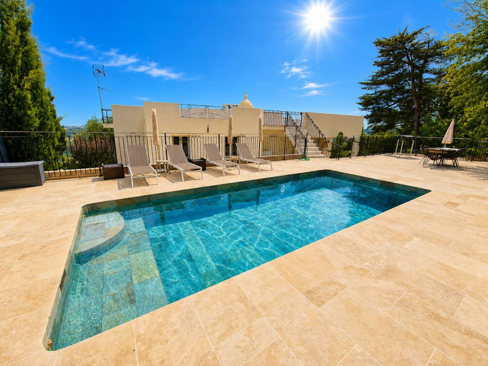 Propriété exceptionnelle de 1800 m2 avec demeure de Maître de style byzantin sur la Côte d'Azur (hauteurs CAGN