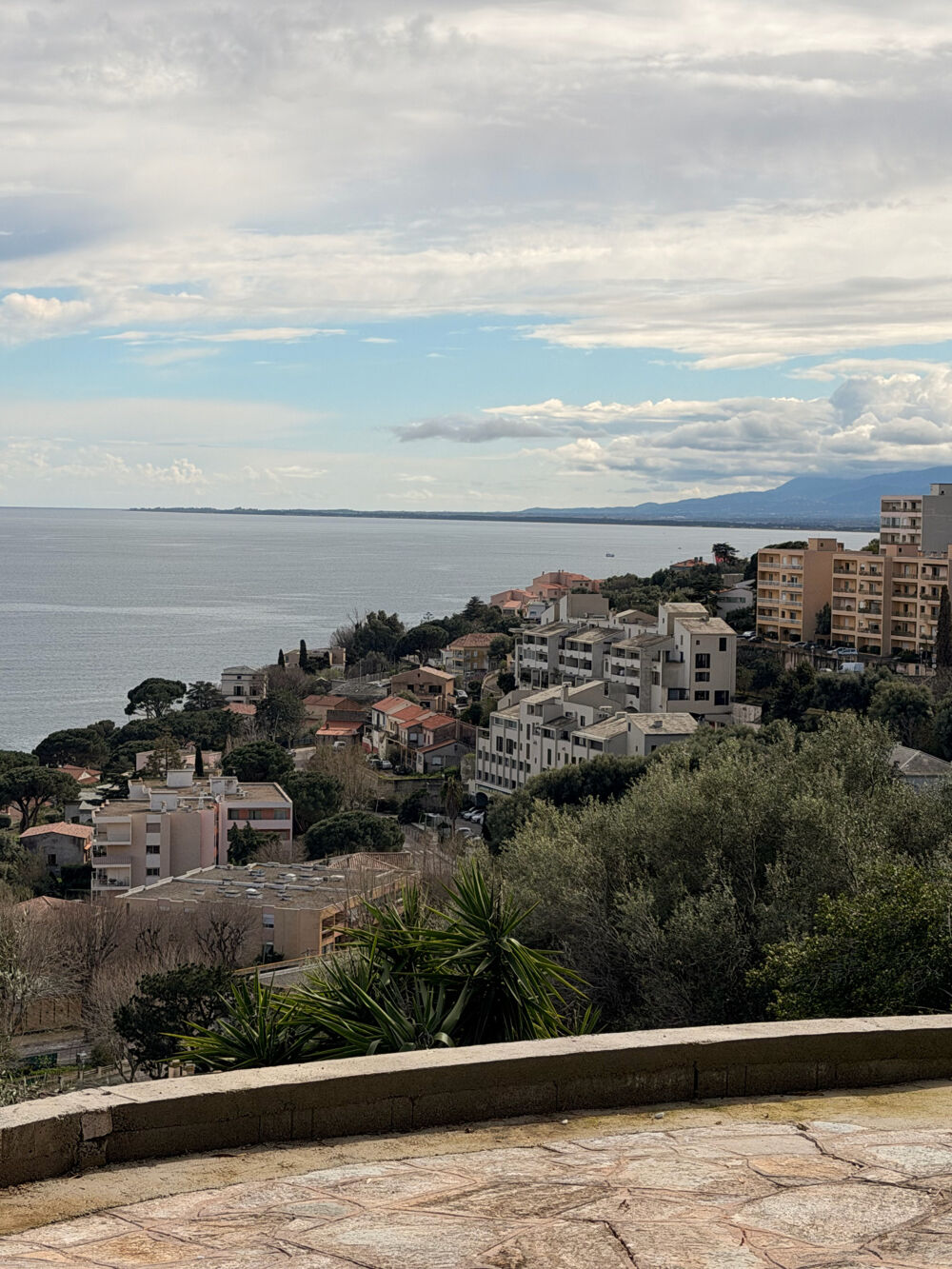 Pietranera : grande maison traditionnelle vue mer panoramique et nombreuses terrasses