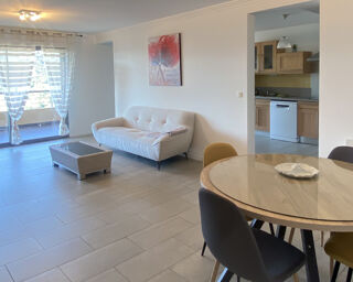  Appartement à louer 3 pièces 97 m²