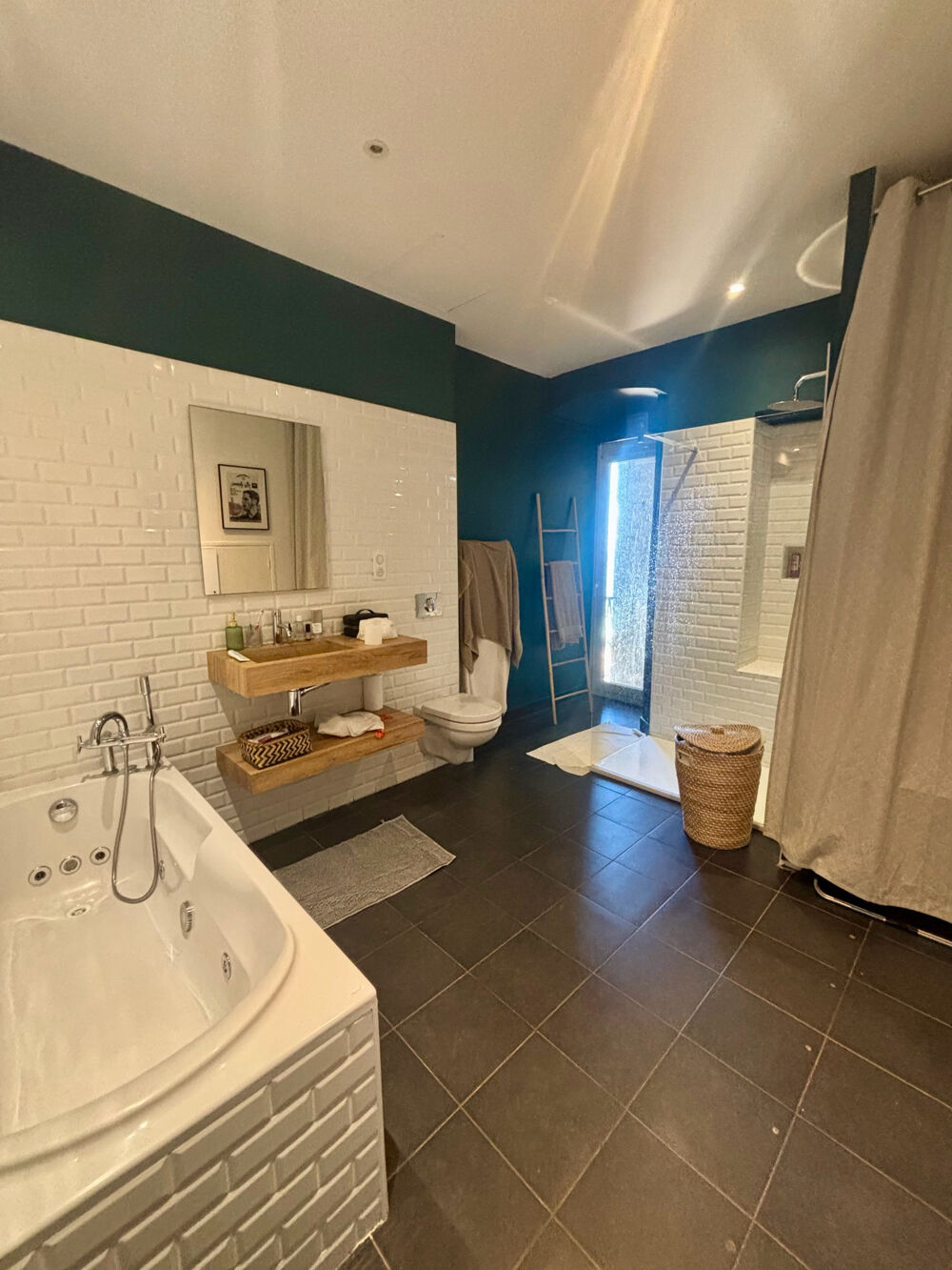 Vente Appartement Rare  : vaste T3 au coeur du Marché de Bastia, à moins de 100 mètres de la mer en hyper-centre ville Bastia
