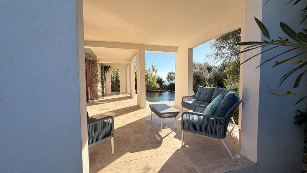 Vente Maison Vaste villa avec piscine et vue mer panoramique à Miomo, à trois minutes de la plage et du tennis ! Miomo