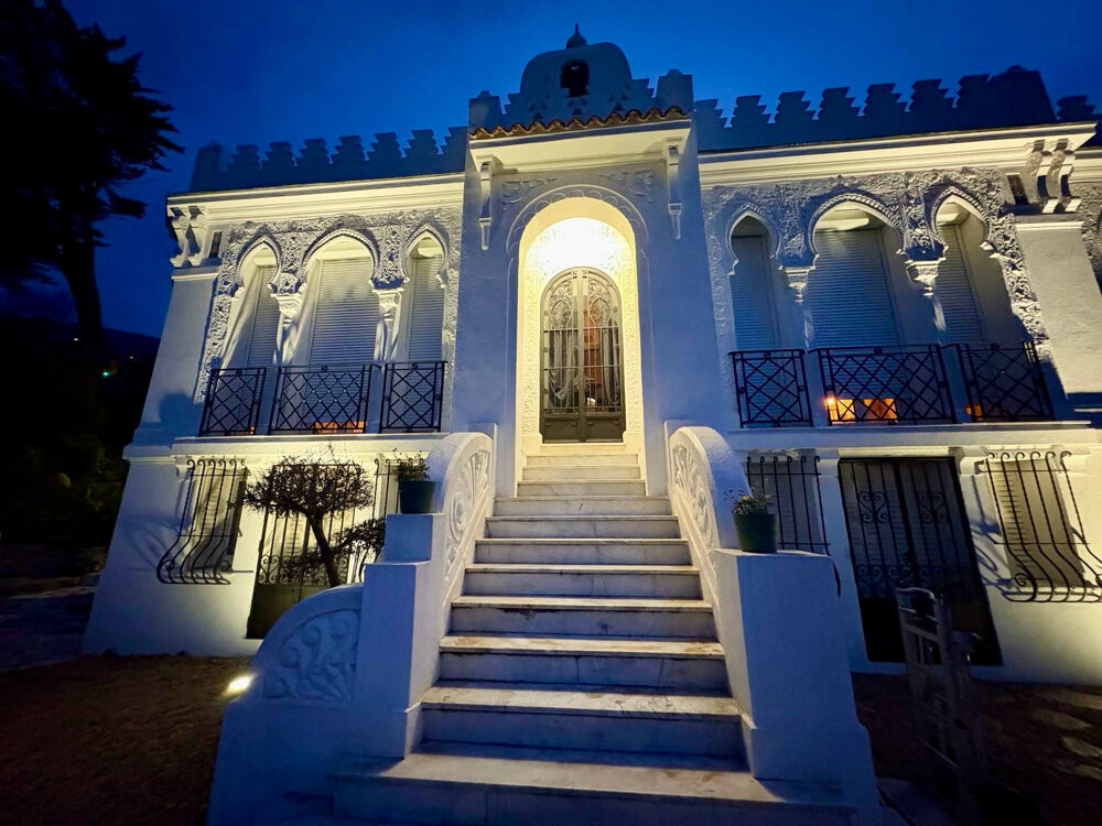 Propriété exceptionnelle de 1800 m2 avec demeure de Maître de style byzantin sur la Côte d'Azur (hauteurs CAGN