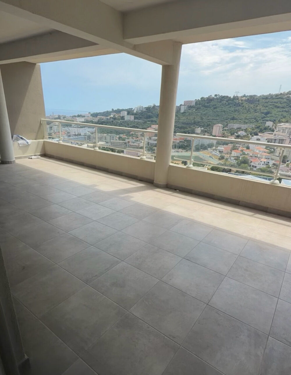 Vente Appartement Vaste T3 en etage élevé avec grande terrasse vue mer panoramique et ville de Bastia Bastia