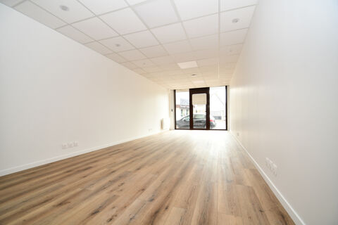LOCAL COMMERCAL DE 35 M2 A LOUER SUR UN AXE TRES PASSANT 1410 93290 Tremblay en france