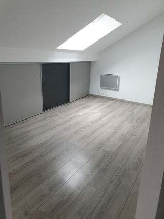  Appartement à louer 3 pièces 65 m²