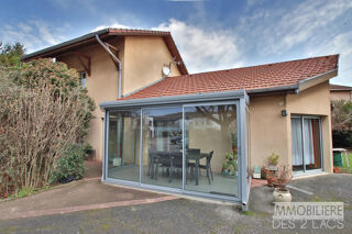   1 Bureau - 1 Logement de fonction + parking+ 1 garage Bourgoin jallieu