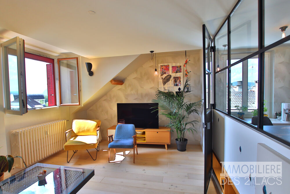 Appartement en dernier étage - Place des Romains - 3 pièces