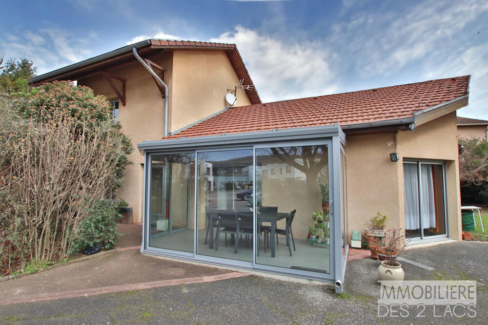   5 Bureaux - 1 Logement de fonction + 15 parkings + 1 garage Bourgoin jallieu