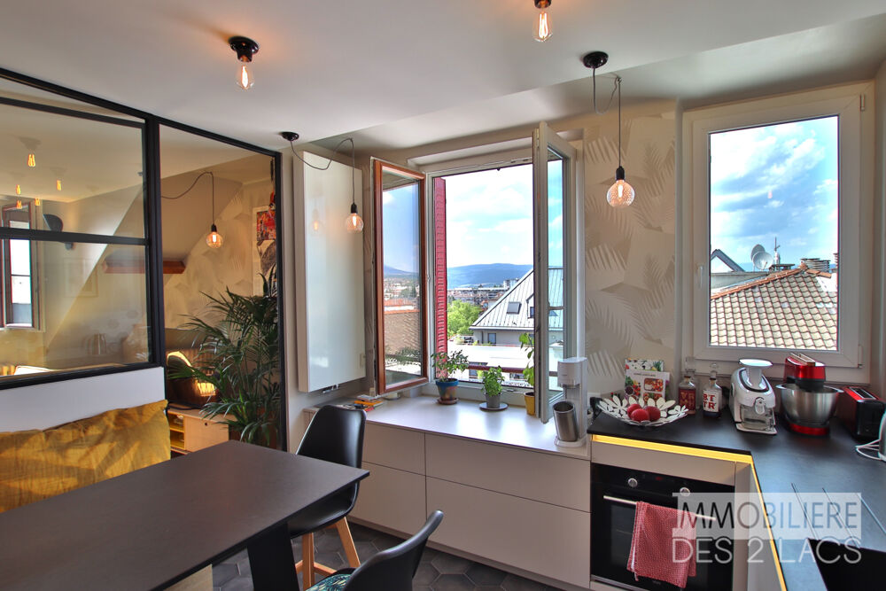 Appartement en dernier étage - Place des Romains - 3 pièces