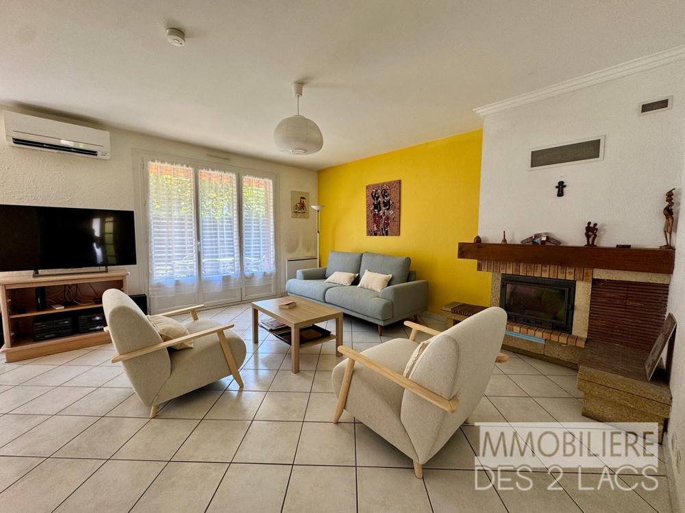Exclusivité Maison familiale de 115 m2 avec jardin arboré, garage et vue montagnes à Poisat