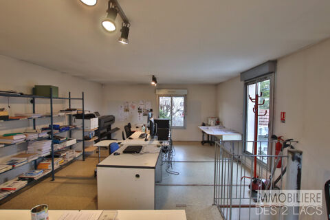   5 Bureaux - 1 Logement de fonction + 15 parkings + 1 garage 
