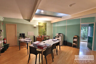   1 Bureau - 1 Logement de fonction + parking+ 1 garage Bourgoin jallieu