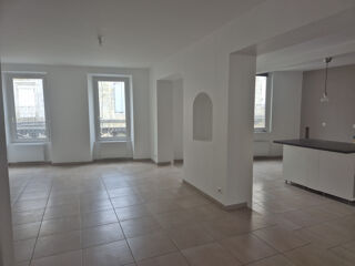  Maison à louer 5 pièces 180 m²