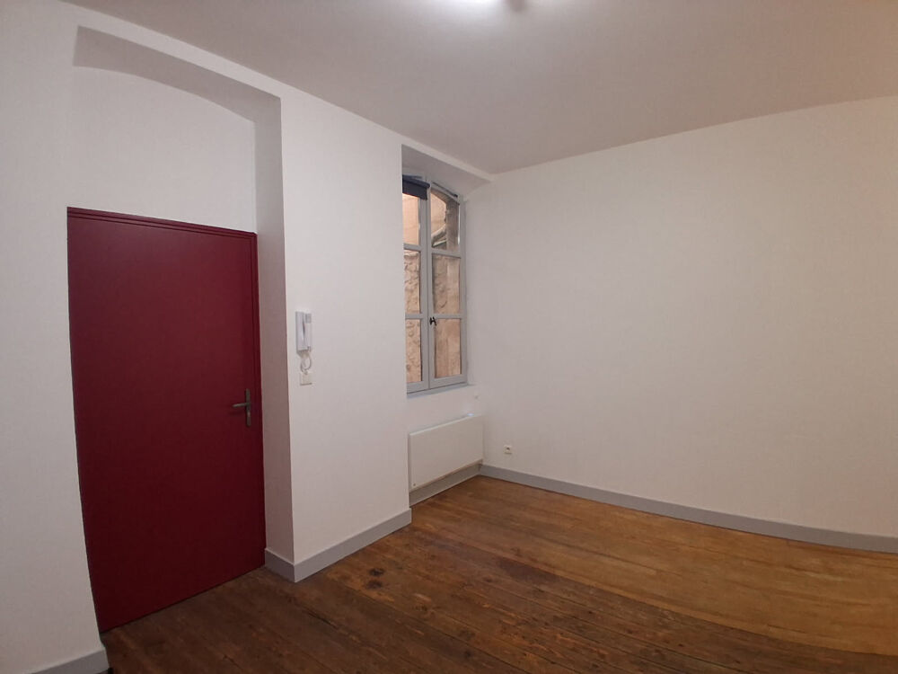 LIBOURNE DANS LA BASTIDE STUDIO RENOVE AU 1ER ETAGE