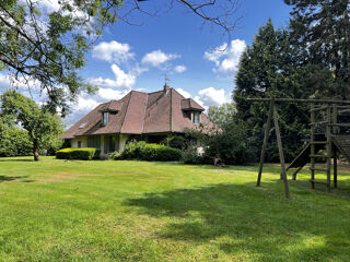 Maison 8 pièces 300 m² · à Saint-Floris · 300 m² · 425 000 €