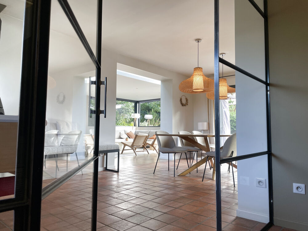 Maison haut de gamme en quartier résidentiel