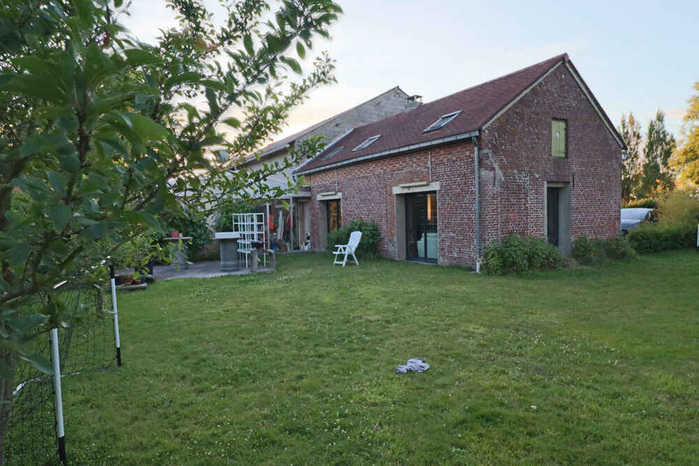 Maison avec hangar et dépendances