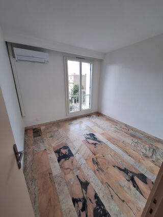  Appartement à louer 4 pièces 109 m²