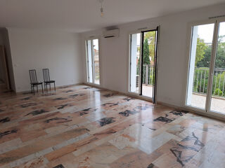  Appartement à louer 4 pièces 109 m²
