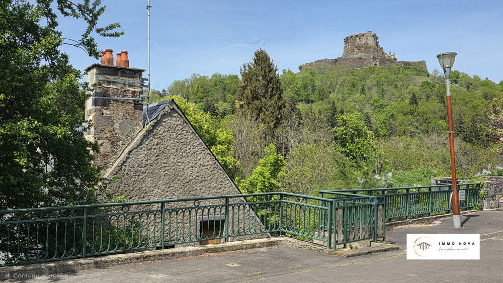 Maison bourgeoise de caractère chargée d'histoire avec terrain - Centre village de Murol