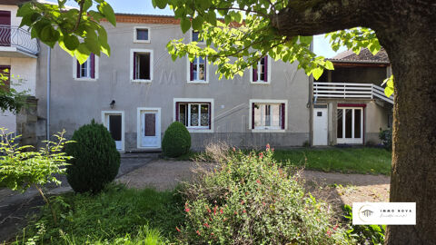   Maison de bourg avec cour  � Neschers 63 -156 m2 - avec d�pendance Maison - 5 pi�ce(s) - 156 m�