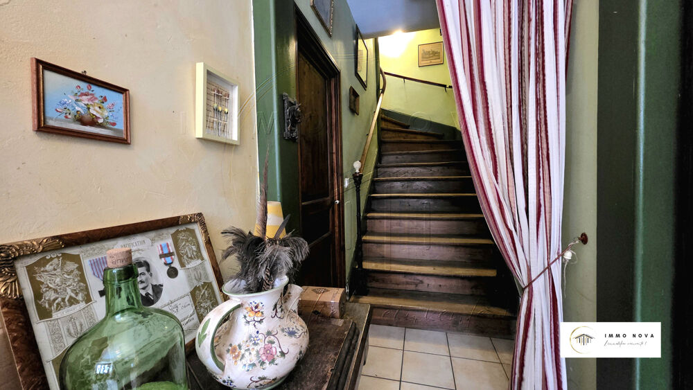 Maison bourgeoise de caractère chargée d'histoire avec terrain - Centre village de Murol