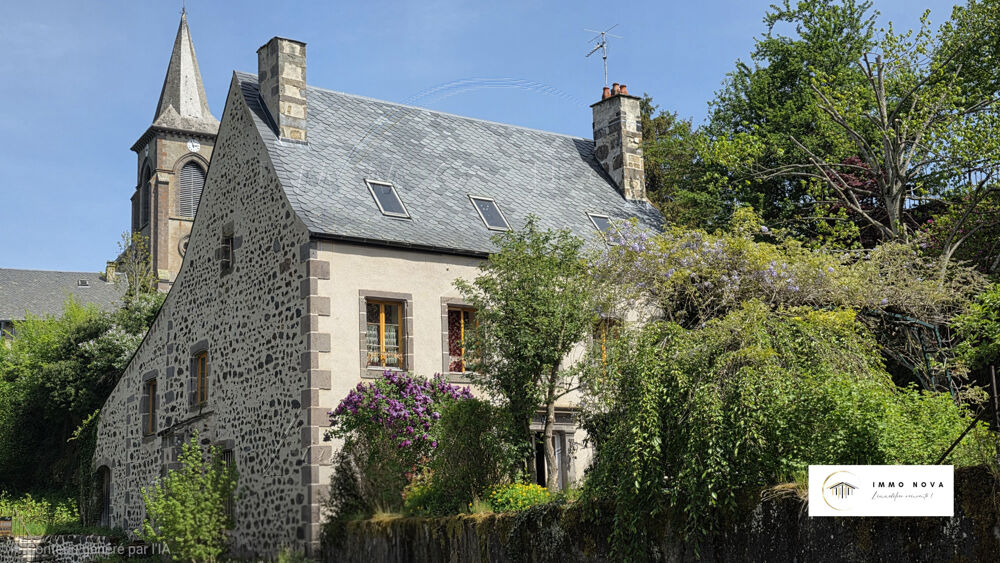 Maison bourgeoise de caractère chargée d'histoire avec terrain - Centre village de Murol
