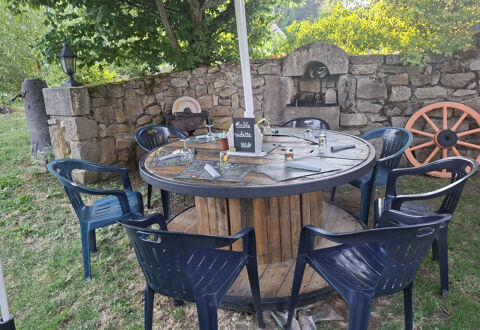 BAR / RESTAURANT AVEC LICENCE IV   MURS + FONDS + APPARTEMENT 335000 63630 St germain l herm