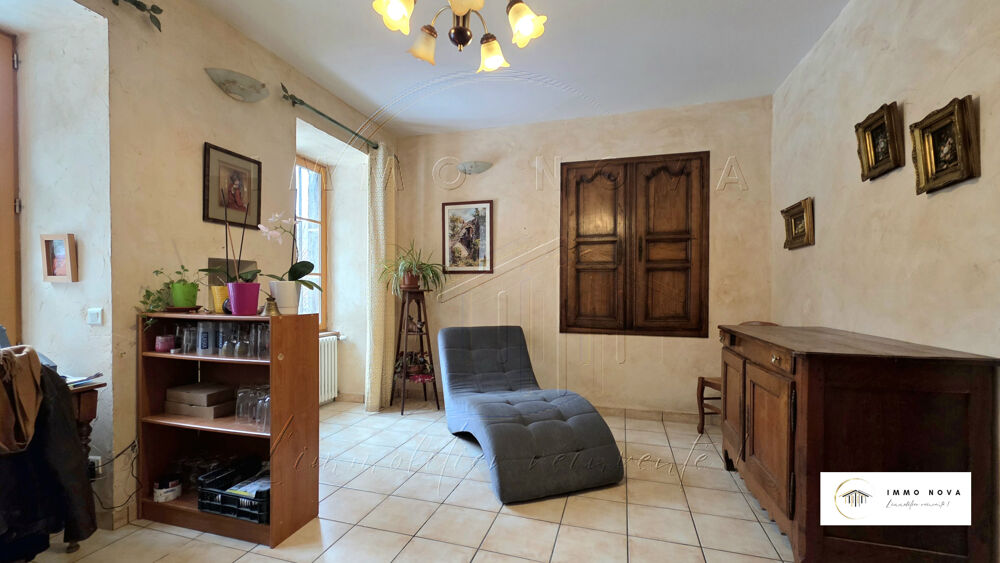 Maison bourgeoise de caractère chargée d'histoire avec terrain - Centre village de Murol