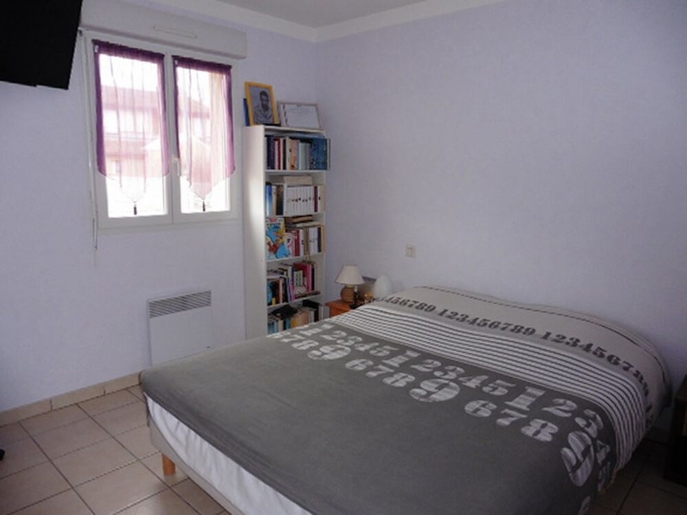 Maison de type 4 composée d 'un séjour/salle à manger, cuisine, 3 chambres, SDE, wc, cellier et dépendance ave