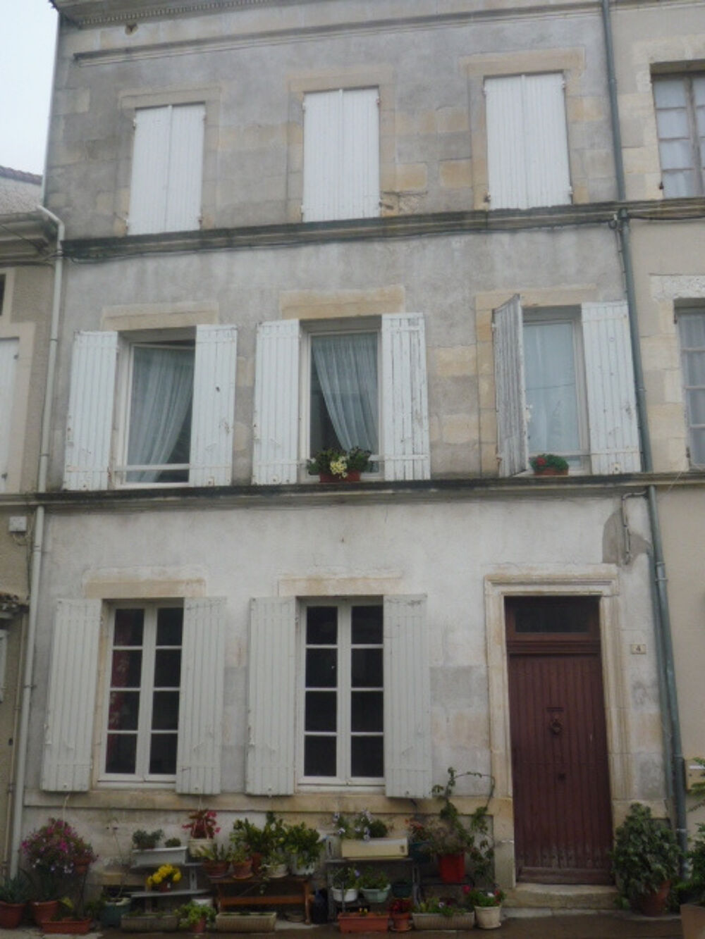 Maison 7 pièces 200 m² · à Monclar · 200 m² · 45 000 €