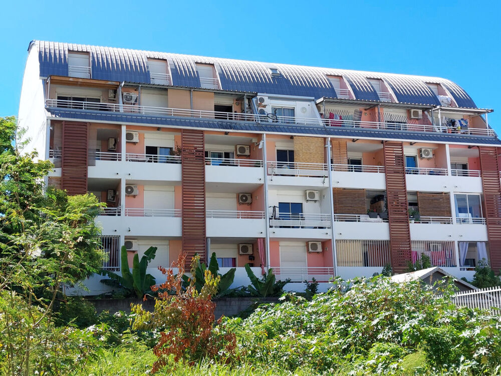 SAINTE CLOTILDE VASTE F2 DE 63 m2 TRAVERSANT