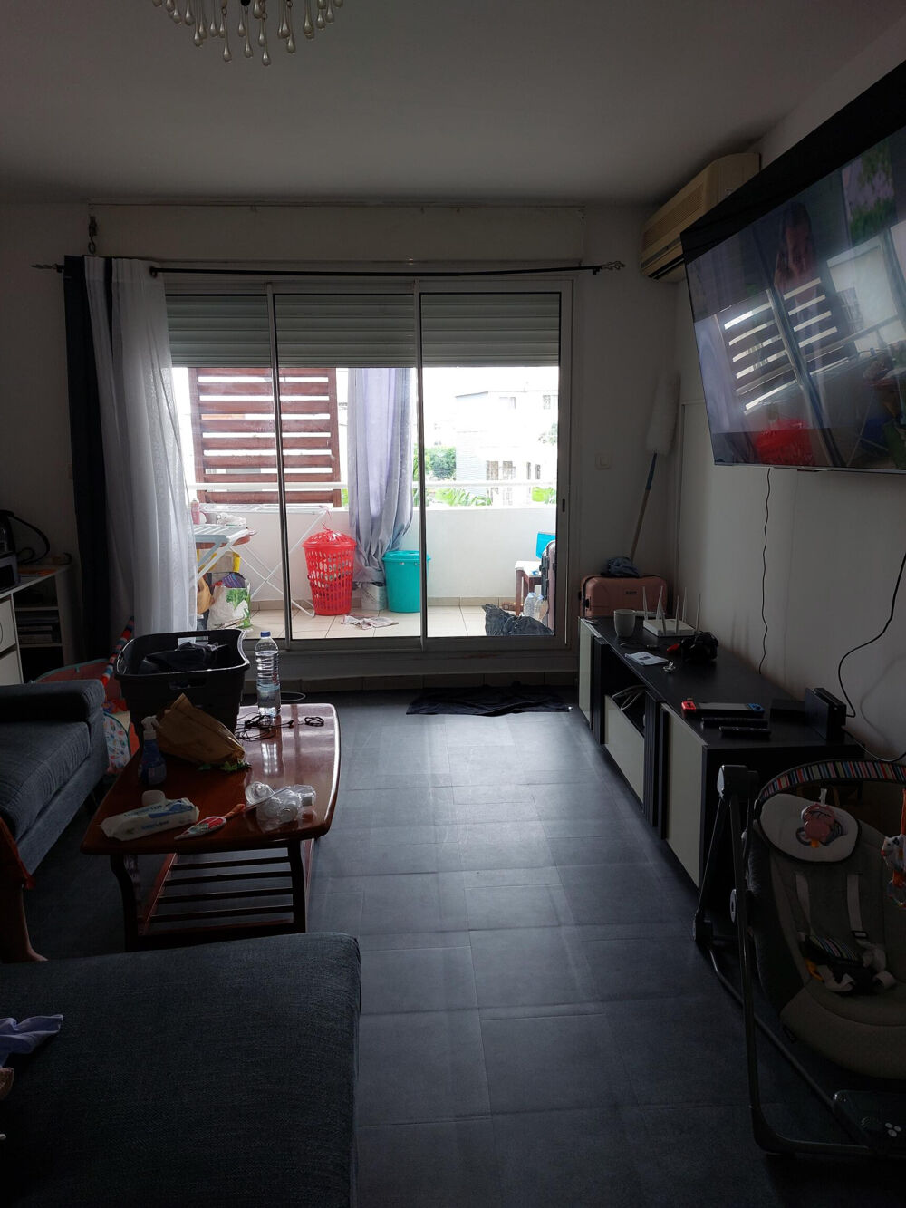 SAINTE CLOTILDE VASTE F2 DE 63 m2 TRAVERSANT