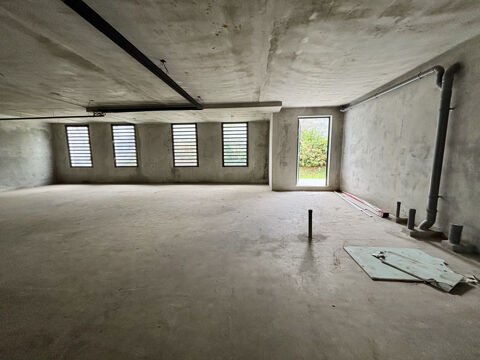   LOCAL COMMERCIAL OU PROF NEUF ST DENIS PROCHE CENTRE 