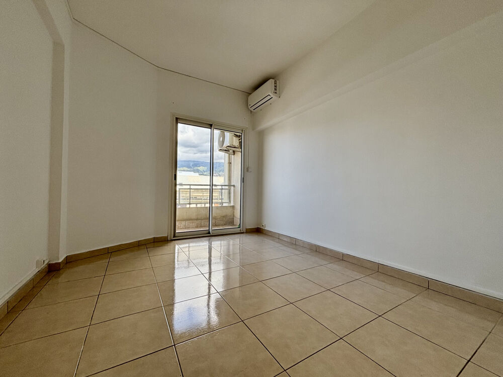 APT T4 SAINT DENIS RUE DE NICE