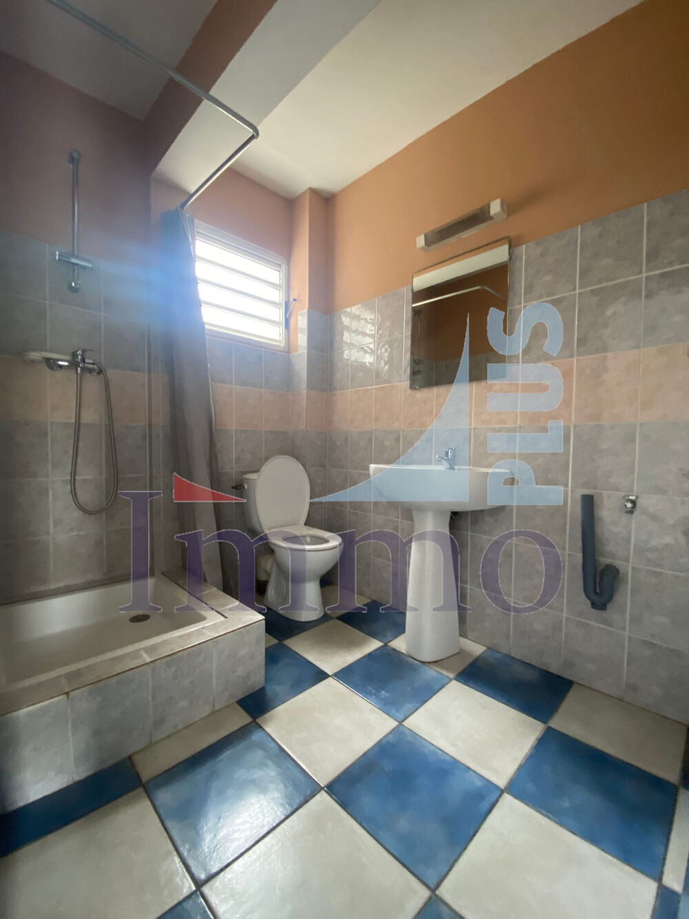 Location Appartement Grand Studio SAINT DENIS proche centre St denis