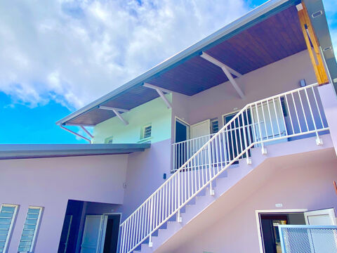   IMMEUBLE de 3 locaux + 2 apt SALAZIE MARE A VIEILLE PLACE 