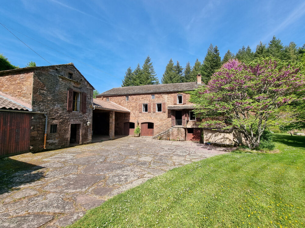 Propriété de 220 m2 avec multiples dependances et veranda de 50m2 sur 3ha de terrain