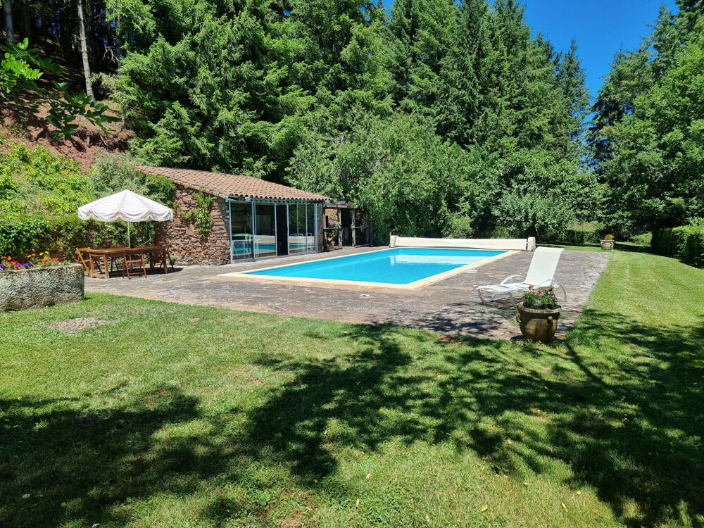 Propriété de 220 m2 avec multiples dependances et veranda de 50m2 sur 3ha de terrain