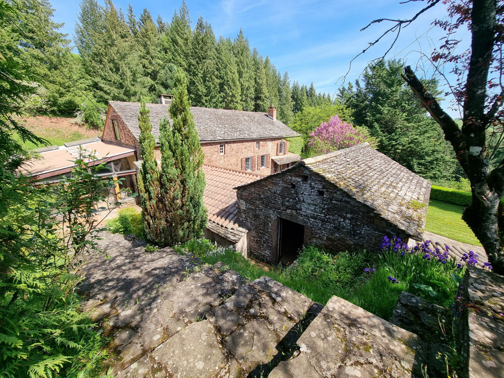 Propriété de 220 m2 avec multiples dependances et veranda de 50m2 sur 3ha de terrain