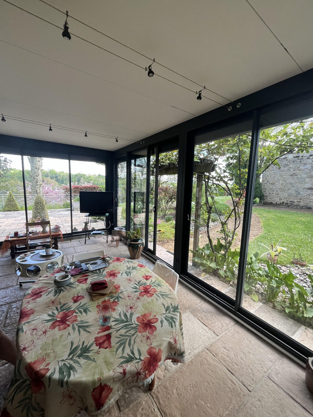 Maison de caractère en pierre - 10 pièces -310m2 - Terrain 5000 m2