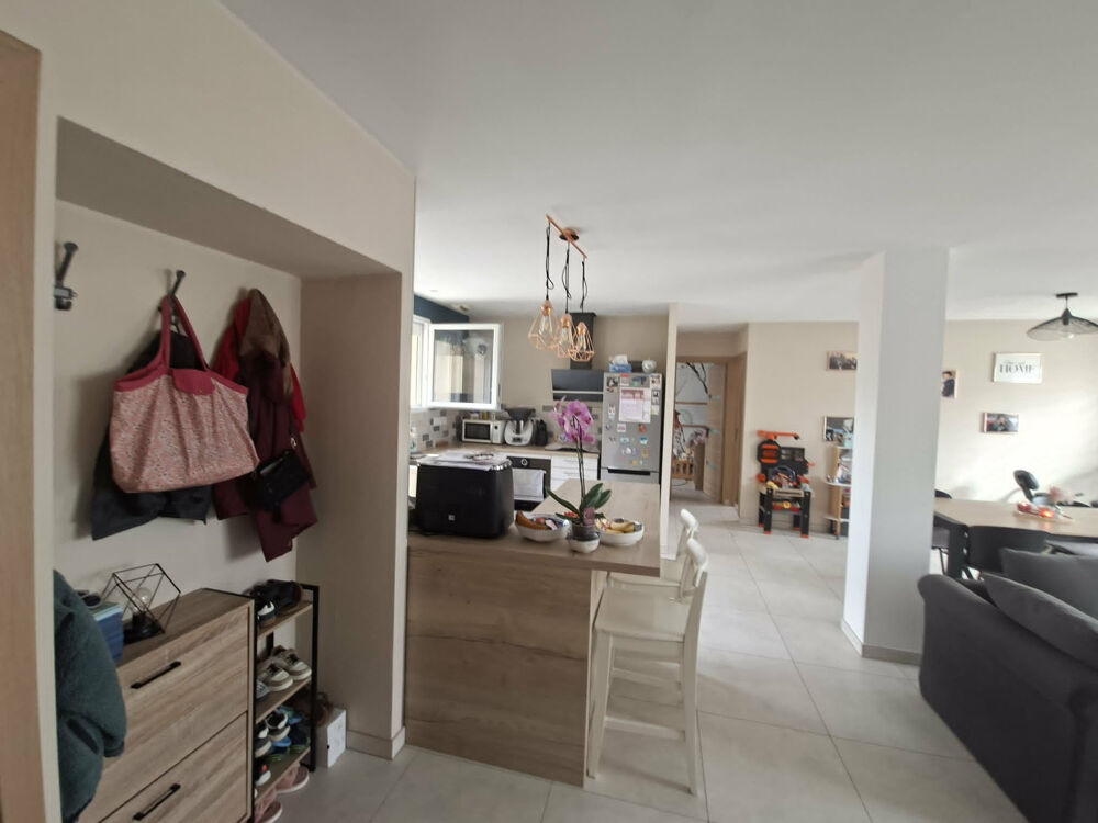 Maison rénovée sous-sol , 2 chambres terrain 741 m2