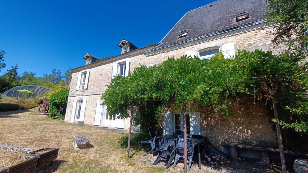 Demeure de caractère avec piscine et dépendances
