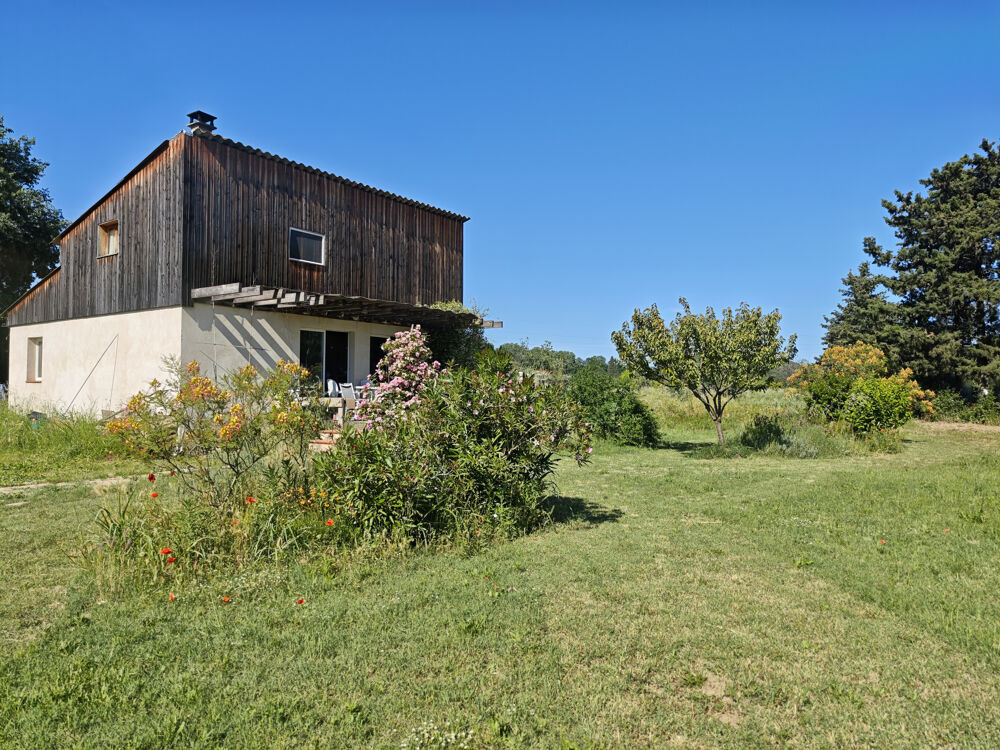 Maison atype et écologique dans la prairie!